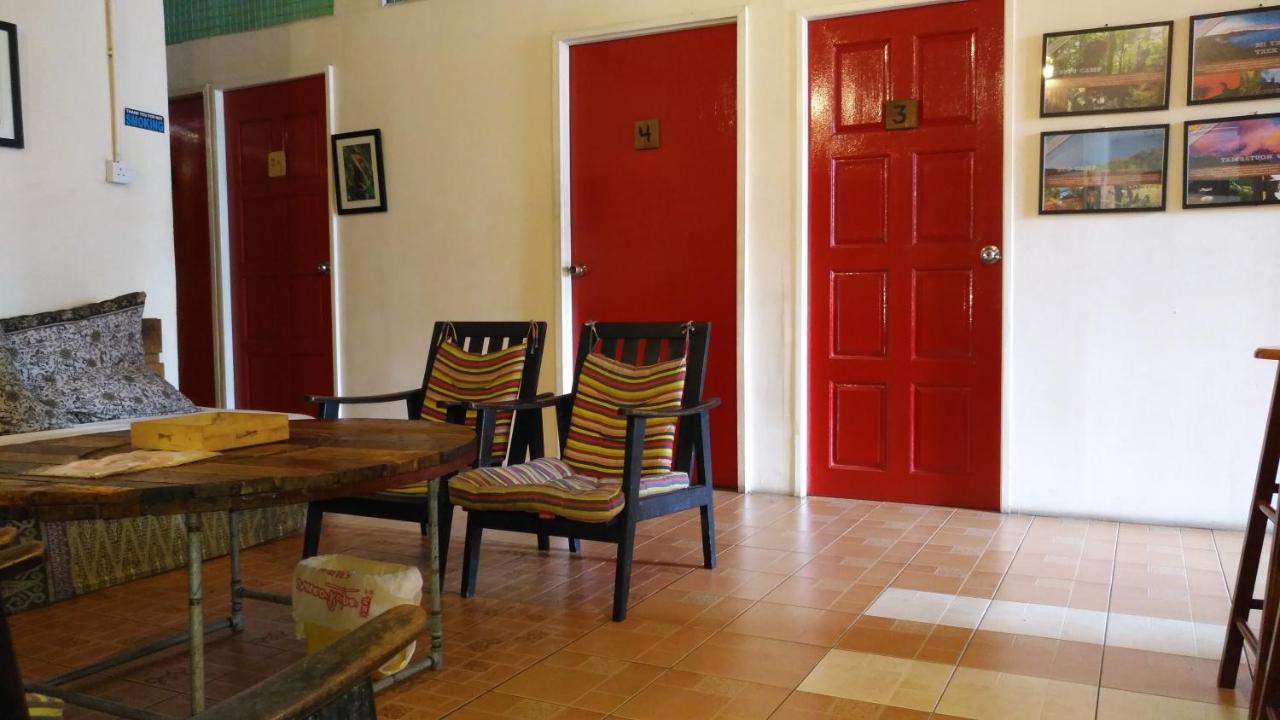 Auberge de jeunesse Borneo Backpackers à Kota Kinabalu Extérieur photo