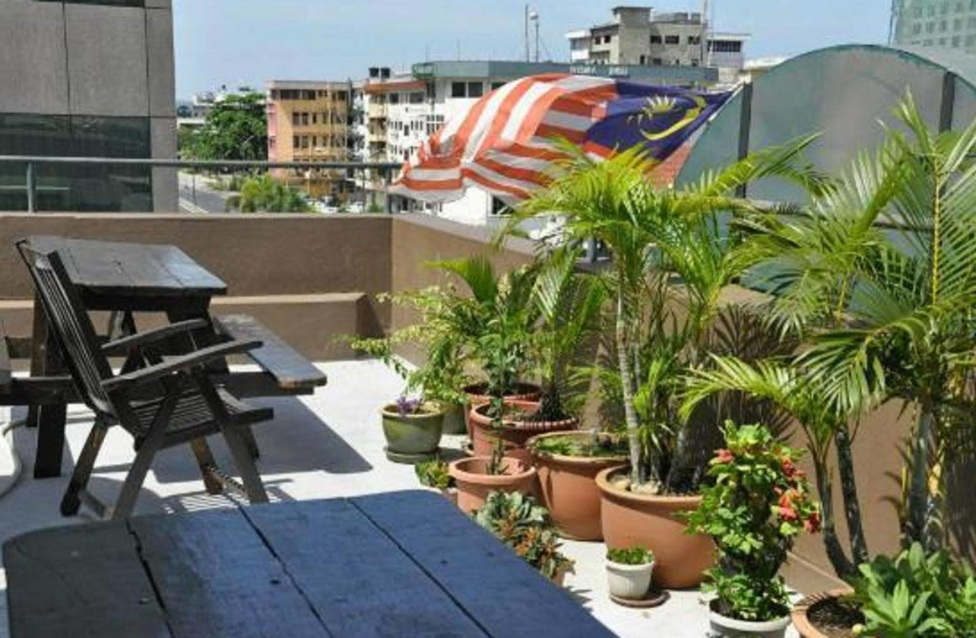 Auberge de jeunesse Borneo Backpackers à Kota Kinabalu Extérieur photo