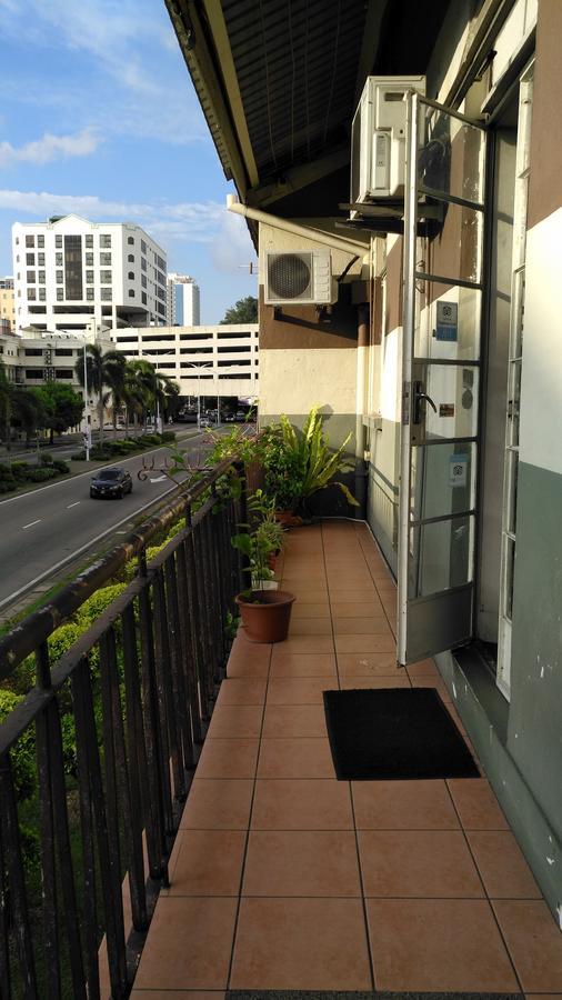 Auberge de jeunesse Borneo Backpackers à Kota Kinabalu Extérieur photo
