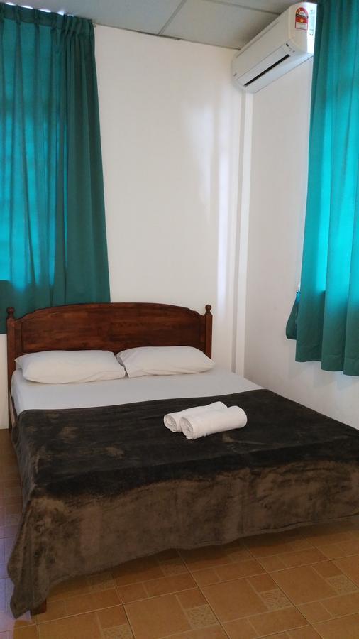Auberge de jeunesse Borneo Backpackers à Kota Kinabalu Extérieur photo